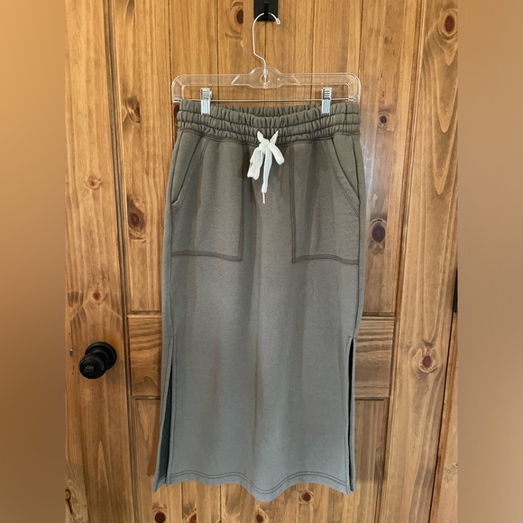 aerie Dresses & Skirts - Aerie sweater skirt small petite